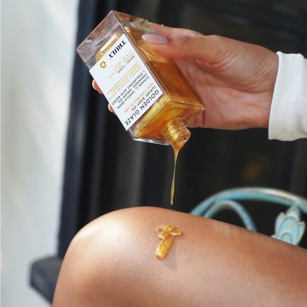 Truly Golden Glaze Luxury Body Oil - very gently used - Picture 8 of 12